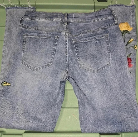 PacSun Super Stretch Ankle Jegging Cutoff Hem Floral Embroidered Jeans Size 24 - Picture 3 of 10